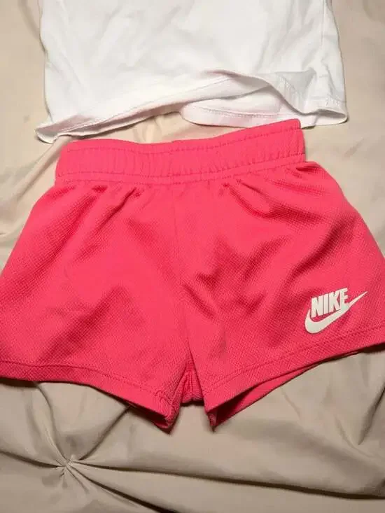 Nike Baby Girls 18M 2-Piece Floral Swoosh T-Shirt and Mesh Shorts Set - Picture 5 of 11